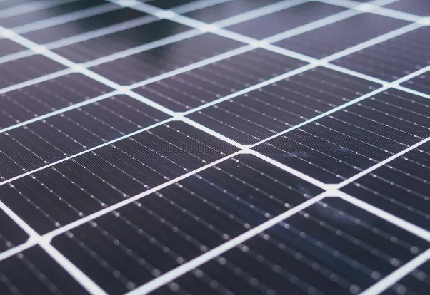 panneaux solaire au dessus hangar