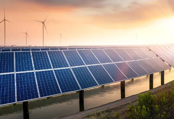 panneaux solaire au dessus hangar