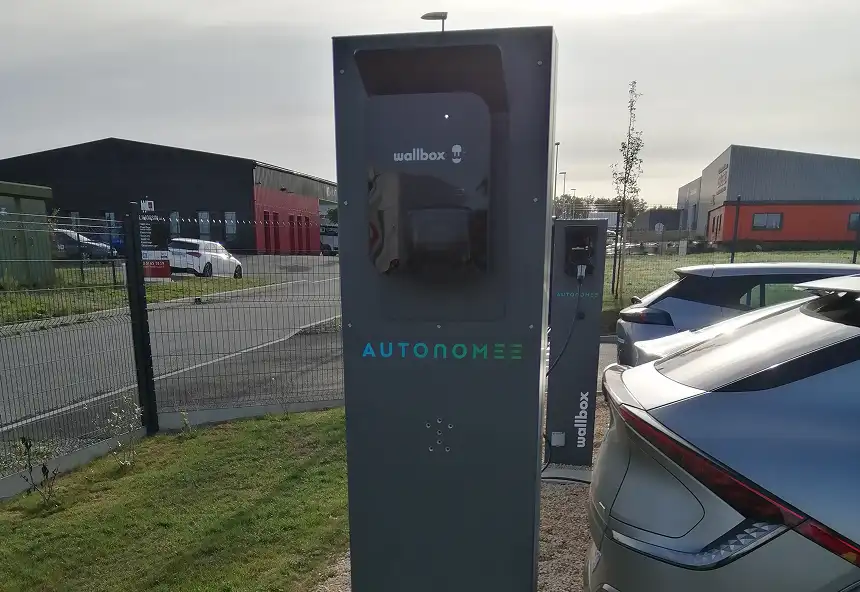 borne de recharge autonomee